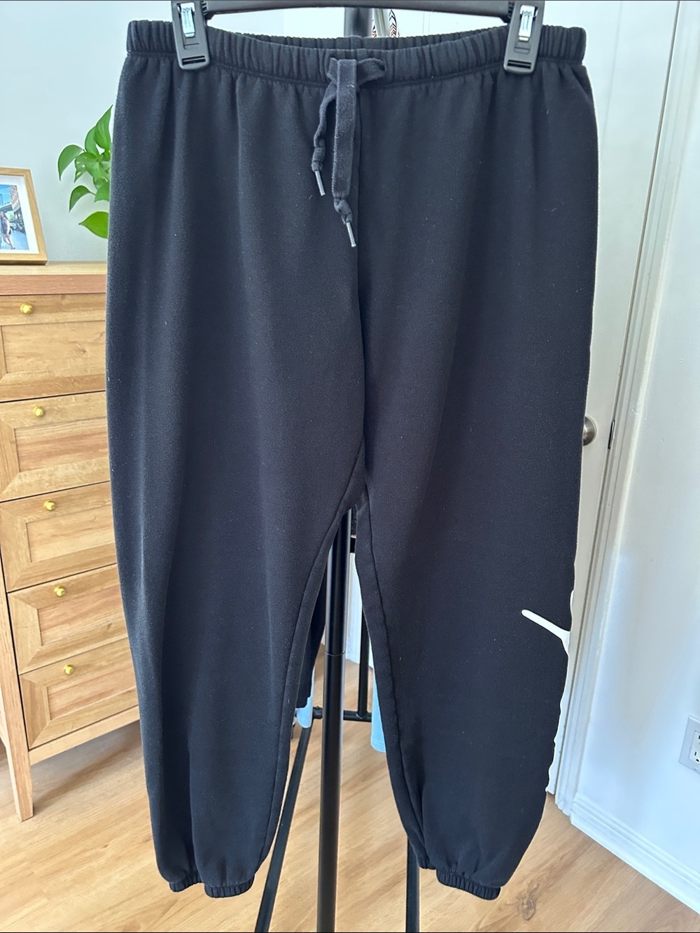 Victorias Secret Pink Sweatpant Joggers. Size medium. 29” inseam. GUC.